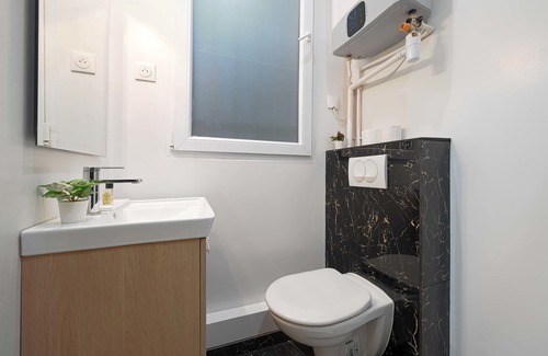 Chaillot Apartment | Modern, Bright and fully Renovated