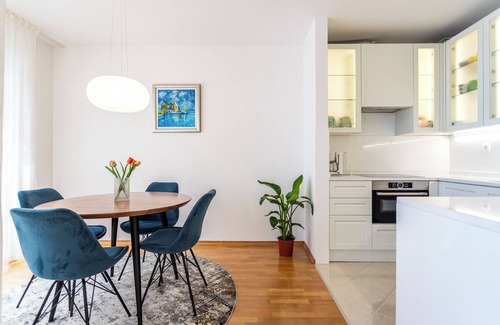Znjan Apartment | Modern, bright and spacious two bedroom apartment in Split next to Znjan beach.