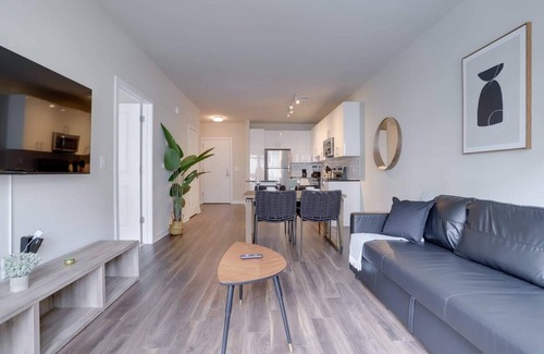 Jefferson Manor Apartment | Modern & Bright Apartment in Alexandria