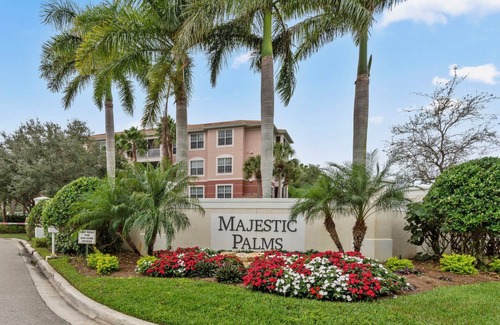 Majestic Palms Condo | Modern, Bright & Close to Beaches!