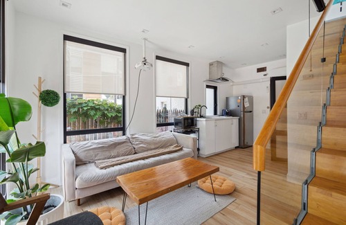 Fishtown Apartment | Modern Bright Loft in Fishtown with Greenhouse