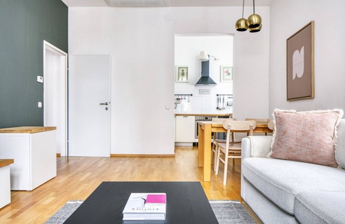 Brigittenau Apartment | Modern Brigittenau 1BR w/AC, Elevator, near Metro U4, by Blueground