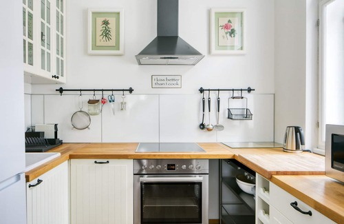 Brigittenau Apartment | Modern Brigittenau 1BR w/AC, Elevator, near Metro U4, by Blueground