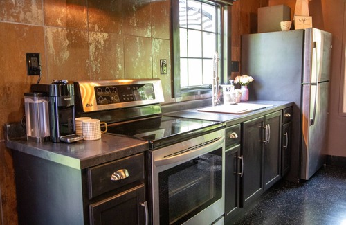Plainfield House | Modern Bungalow- Near Airport/Indianapolis