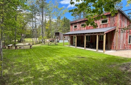 Au Train Cabin | Modern Cabin Retreat Across from Lake Superior Beach Access