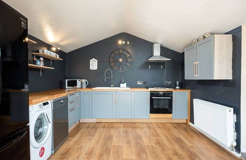 Upton Cheyney House | Modern cabins with sunny lounge & deck sleeps 18