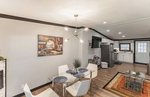 Madison House | Modern Casita w/Outdoor Tub- Unit B