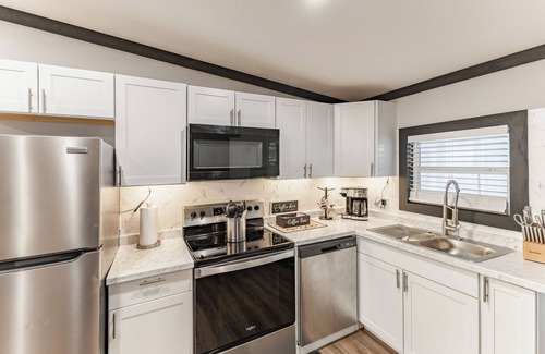 Madison House | Modern Casita w/Outdoor Tub- Unit B