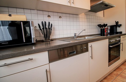 Bullay Apartment | ★Modern | Castle view | Terrace | SKY Netflix | Washer-dryer | Box spring bed★