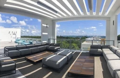 Northeast Miami Apartment | Modern Central 2-bedroom 2-bathroom Pool Parking