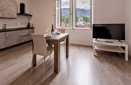 Trento Apartment | Modern Central Apartment | WiFi, Self Check-in, Mountain View, Work & Relax