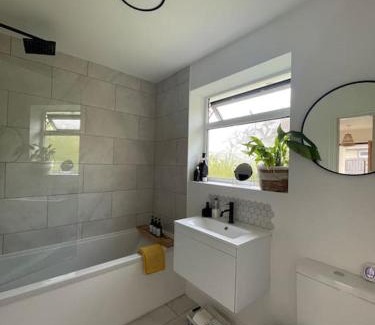 Poole House | Modern, central bungalow with Large Garden