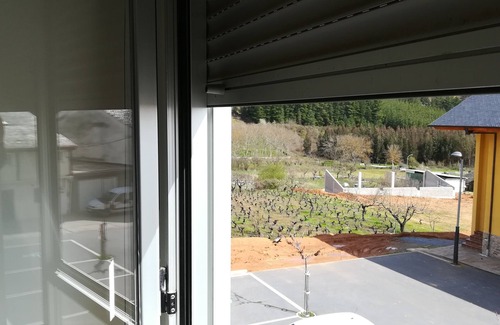 Arganza House | Modern Chalet between vineyards. Pet friendly