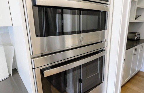 Clairmont House | Modern Charm | Full House + AC | 2 Smart TVs