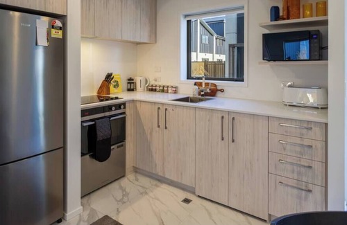 Upper Riccarton House | Modern Chic Retreat 2 Bed, 2 Bath: Riccarton