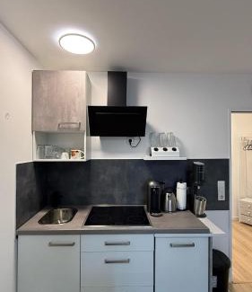 Ronsdorf Apartment | Modern city apartment with parking