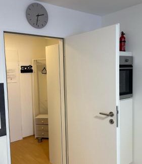 Ronsdorf Apartment | Modern city apartment with parking