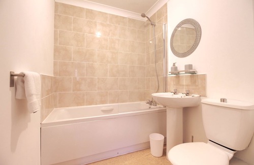 Wakefield Apartment | Modern city centre Apartment + free parking