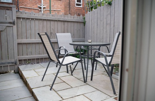 Nottingham House | Modern City Centre 2 Bed Home | Free Parking
