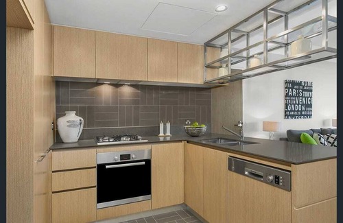 North Sydney Apartment | Modern City Pad with Rooftop Pool and Gym