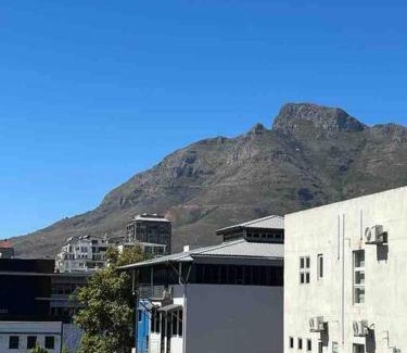 Bo'Kaap Apartment | Modern city townhouse with rooftop terrace