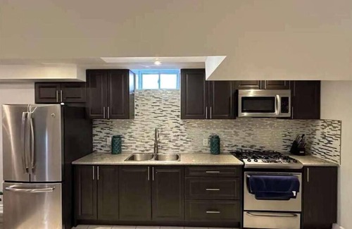 Scarborough House | Modern Clean 2bedrm Apartment!
