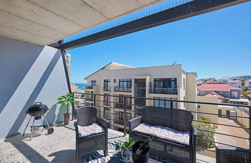 West Beach Apartment | Modern Coastal Escape 2min to Blouberg Beach With Fast WiFi and Power Backup