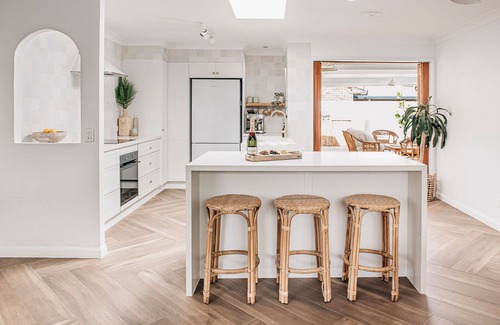 Wurtulla House | Modern coastal family home - 5 mins to beach!
