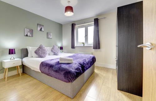 Rugby Apartment | Modern Comfort, 2BR, Ensuite, Parking