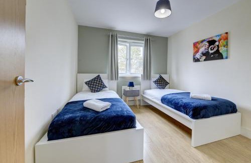 Rugby Apartment | Modern Comfort, 2BR, Ensuite, Parking