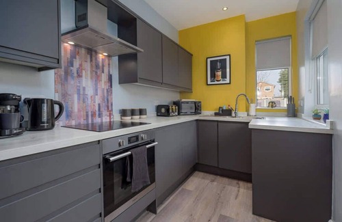Handsworth House | Modern Comfort★500mb BBand Speed★Near City & Peaks