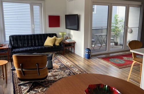 North End Condo | Modern comfort in central Peninsula location