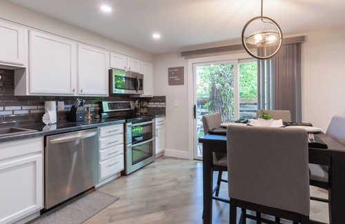 Jackson Hole Condo | Modern Comfort in Prime Location: Stylishly Remodeled Condo Steps from Downtown