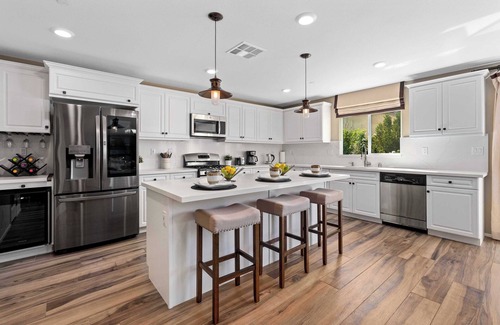 Moreno Valley House | Modern Comfort in Moreno Valley – Spacious 4BR Home with Loft! #41562