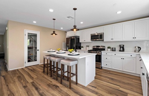Moreno Valley House | Modern Comfort in Moreno Valley – Spacious 4BR Home with Loft! #41562