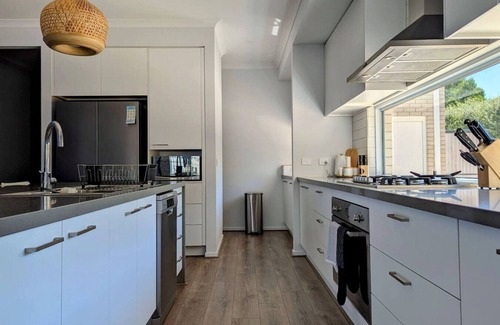 Indented Head House | Modern comfort & luxury close to the beach