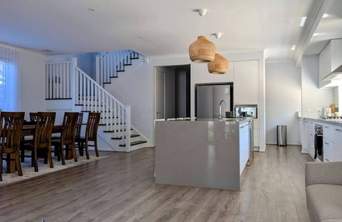 Indented Head House | Modern comfort & luxury close to the beach