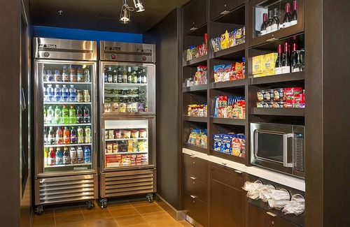 University Place Hotel | Modern Comfort Near Pavilion | 1BR Unit, Pet-Friendly, Outdoor Pool, Gym