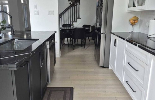 Kemptville House | Modern Comfort + Private View. 30 mins to Ottawa downtown and Airport.