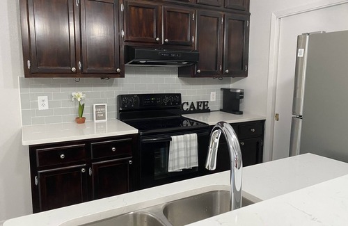 South Baton Rouge Condo | Modern Comfort