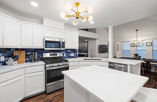Round Rock House | Modern Comfort: WiFi, 3BR, King, Patio