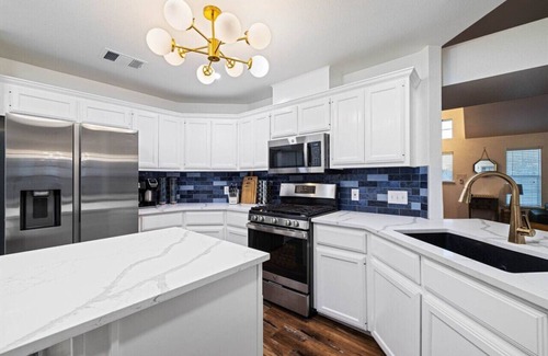Round Rock House | Modern Comfort: WiFi, 3BR, King, Patio