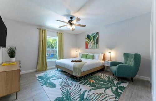 Poiciana Park II Villa | Modern Comfortable Stay!Sleeps 8!
