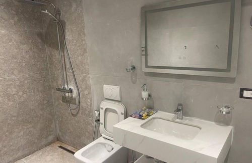 Kodrra Apartment | Modern, comfortable apartment close to all the amenities, walking distance apart