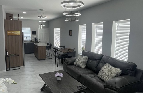 Weslaco Apartment | Modern comfortable retreat in gated community!