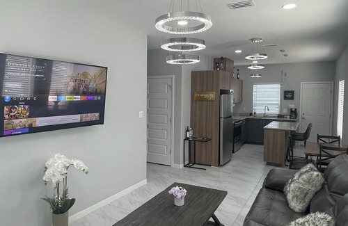 Weslaco Apartment | Modern comfortable retreat in gated community!