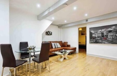Vauxhall Apartment | Modern, Comfy & Central ~ 5* location ~ DoubleBeds