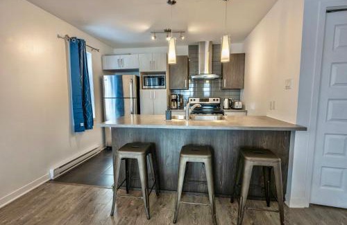 Laval-des-Rapides Apartment | Modern Condo 2BR 4 beds AC Wi-Fi Free Parking