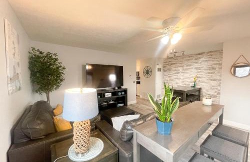 Huron Apartment | Modern Condo Central Huron Boat Basin Area