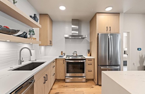 Tamarack Resort Condo | Modern Condo|Gas Fireplace|Balcony with Plaza View
